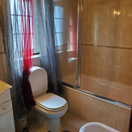 Alojamento Bertil 3* נאזרה